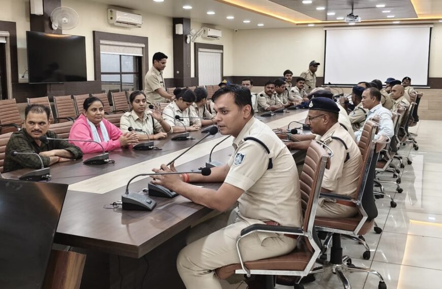 अतिरिक्त पुलिस अधीक्षक सर्वप्रिय सिन्हा ने सेवानिवृत्त अधिकारी को ससम्मान विदाई दी
