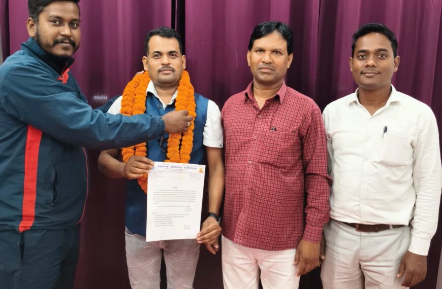 рд╡рд┐рд╢реНрд╡ рджрд▓рд┐рдд рдкрд░рд┐рд╖рдж рдХреЗ рдЬрд┐рд▓рд╛рдзреНрдпрдХреНрд╖ рдмрдиреЗ рдкрддреНрд░рдХрд╛рд░ рд░рд╛рдЬреЗрд╢ рд╡рд░реНрдорд╛