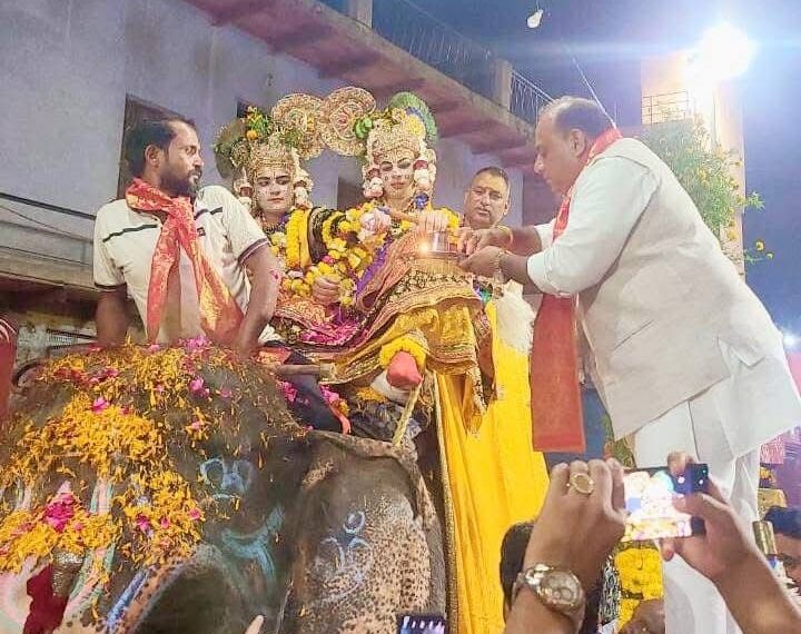 рдордереБрд░рд╛ рдореЗрдВ рдзреВрдордзрд╛рдо рд╕реЗ рдордирд╛рдпрд╛ рдЧрдпрд╛ рд╢реНрд░реАрдХреГрд╖реНрдг рд╡рд┐рдЬрдп рдорд╣реЛрддреНрд╕рд╡ тАФ рднрдЧрд╡рд╛рди рд╢реНрд░реАрдХреГрд╖реНрдг рд╡ рдмрд▓рд░рд╛рдо рдХреЗ рджрд┐рд╡реНрдп рд╕реНрд╡рд░реВрдкреЛрдВ рдХреЗ рджрд░реНрд╢рди рд╕реЗ рднрдХреНрдд рд╣реБрдП рднрд╛рд╡рд╡рд┐рднреЛрд░