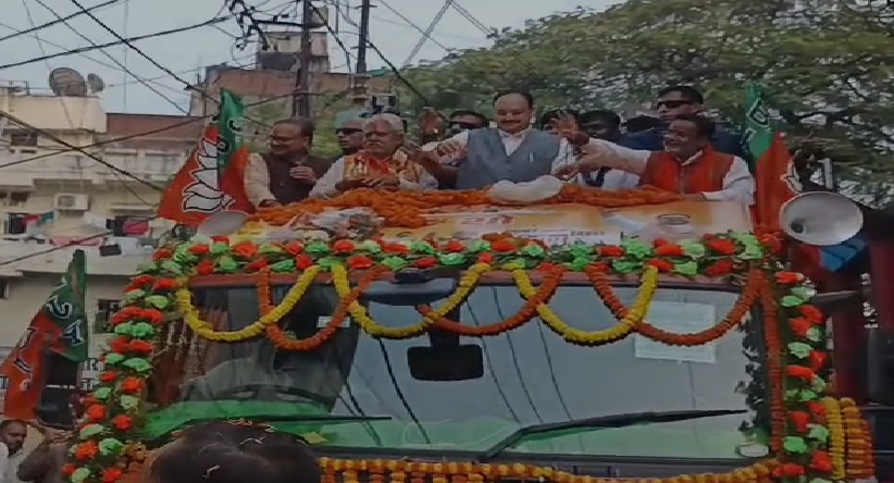 भाजपा अध्यक्ष जे.पी. नड्डा पहुंचे गयाजी — डॉ. प्रेम कुमार की जीत के लिए किया रोड शो, विष्णुपद मंदिर में की पूजा-अर्चना