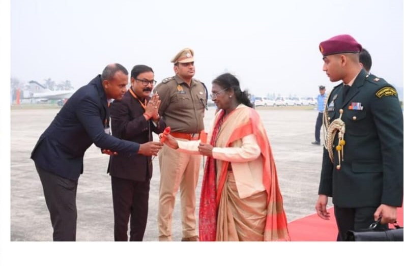 राष्ट्रपति द्रौपदी मुर्मू का बरेली आगमन — त्रिशूल एयरफोर्स स्टेशन पर हुआ चेंज ओवर कार्यक्रम सम्पन्न