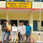 नपाध्यक्ष ने डीआरएम के नाम अनूपपुर स्टेशन मास्टर को दिया ज्ञापन नपा.सुलभ शौचालय बनाने को तैयार