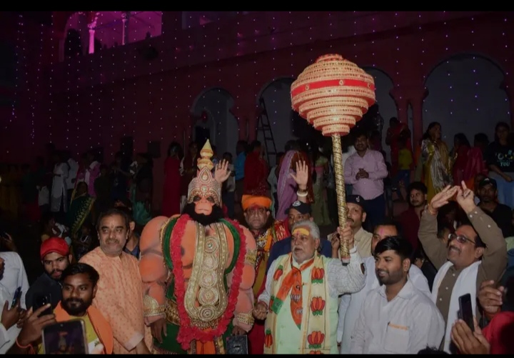 рдЧрдпрд╛ рдореЗрдВ рдХрд╛рд░реНрддрд┐рдХ рдкреВрд░реНрдгрд┐рдорд╛ рдкрд░ рдбреЙ. рдкреНрд░реЗрдо рдХреБрдорд╛рд░ рдиреЗ рднрдЧрд╡рд╛рди рд╡рд┐рд╖реНрдгреБрдкрдж рдордВрджрд┐рд░ рдореЗрдВ рдХреА рдкреВрдЬрд╛-рдЕрд░реНрдЪрдирд╛, рджреЗрд╡ рджреАрдкрд╛рд╡рд▓реА рдЖрд░рддреА рдореЗрдВ рд╣реБрдП рд╢рд╛рдорд┐рд▓