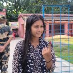 दरभंगा में मतदान का उत्साह — पहली बार वोट डालकर मुस्कान कुमारी ने किया लोकतंत्र को सलाम