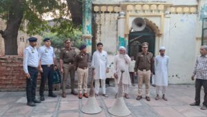 फिरोजाबाद में करबला मस्जिद से दो लाउडस्पीकर हटाए,…
