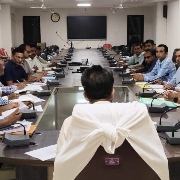 कलेक्टर ने शिक्षा विभाग की समीक्षा की