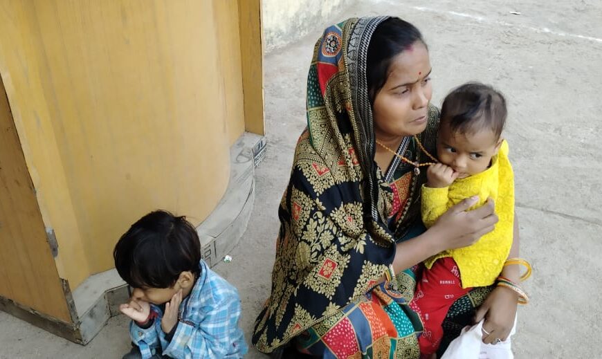 हमीरपुर में बेसहारा महिला न्याय के लिए भटकती, प्रशासन मौन