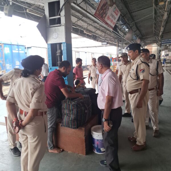 हाजीपुर रेलवे स्टेशन पर हाई अलर्ट, सुरक्षा बढ़ाई