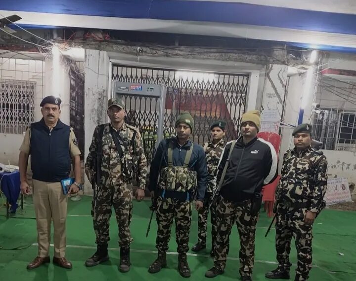 गया कॉलेज परिसर स्थित स्ट्रॉंग रूम का रात&hellip;