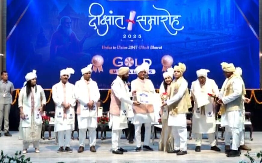 दीक्षांत समारोह में नैतिक द्विवेदी को मिला यूनिवर्सिटी&hellip;