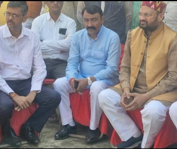 दिल्ली ब्लास्ट पीड़ित दिनेश मिश्रा के परिजनों से&hellip;