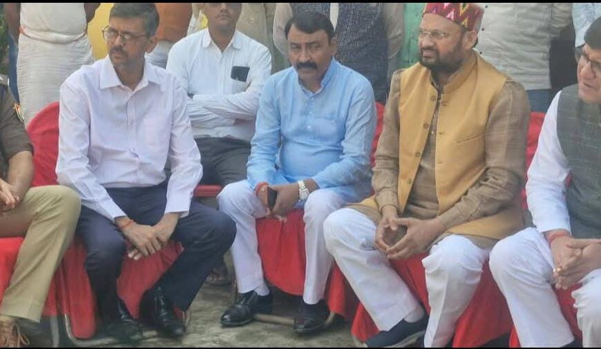 दिल्ली ब्लास्ट पीड़ित दिनेश मिश्रा के परिजनों से&hellip;