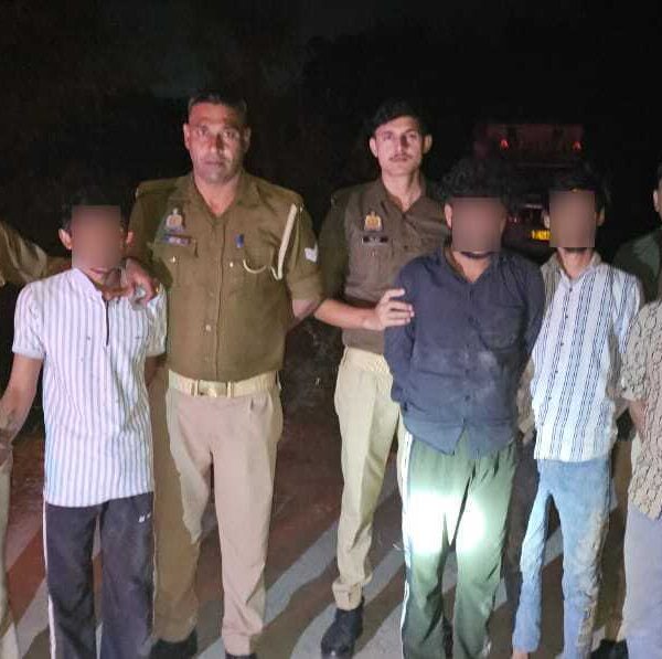 फिरोजाबाद में पुलिस मुठभेड़, सात शातिर चोर गिरफ्तार