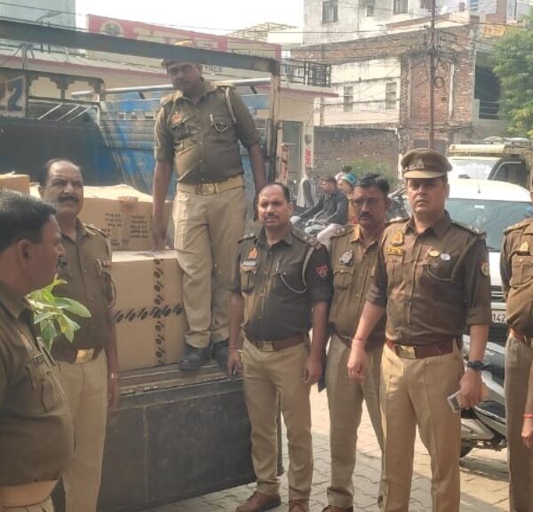 फिरोजाबाद में अवैध पटाखा भंडारण का भंडाफोड़