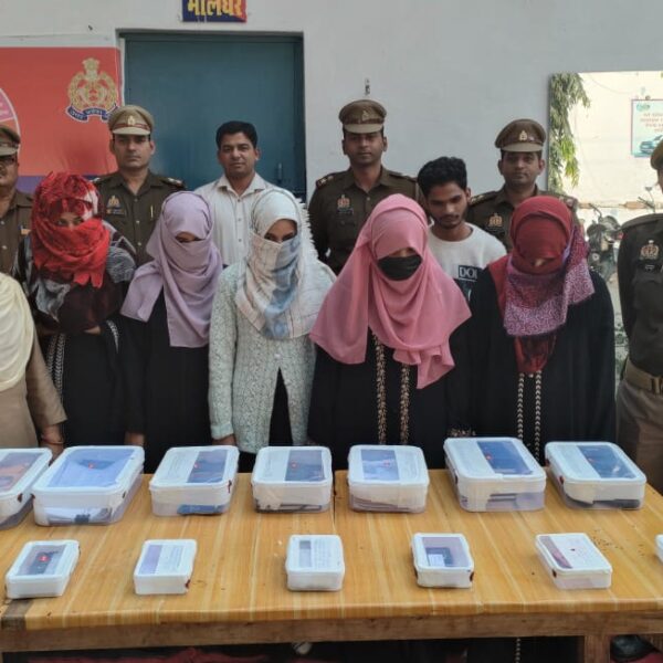 फिरोजाबाद में फर्जी कॉल सेंटर का भंडाफोड़