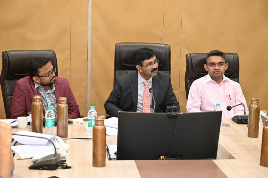 भारत निर्वाचन आयोग के सचिव ने धार में SIR कार्यों का किया निरीक्षण