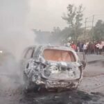 चलती कार में शॉर्ट सर्किट से भीषण आग