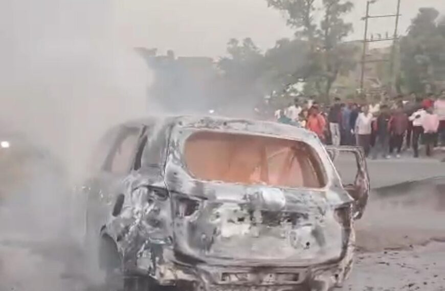 चलती कार में शॉर्ट सर्किट से भीषण आग