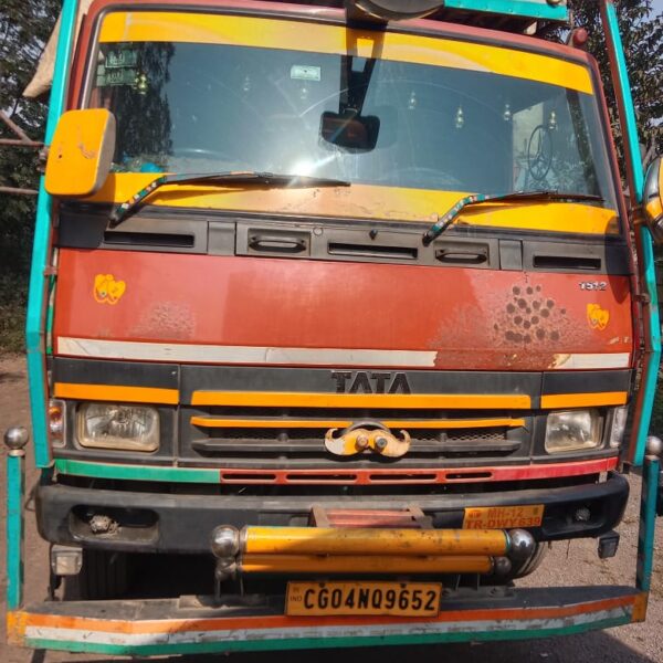 टीना स्क्रैप से भरी माजदा जब्त