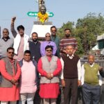 कांग्रेस कार्यकर्ताओं ने पूर्व प्रधानमंत्री जवाहरलाल नेहरू की जयंती धूमधाम से मनाई