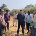 कलेक्टर ने ग्राम चिल्हारी में सुपर सीडर उपयोग का किया निरीक्षण