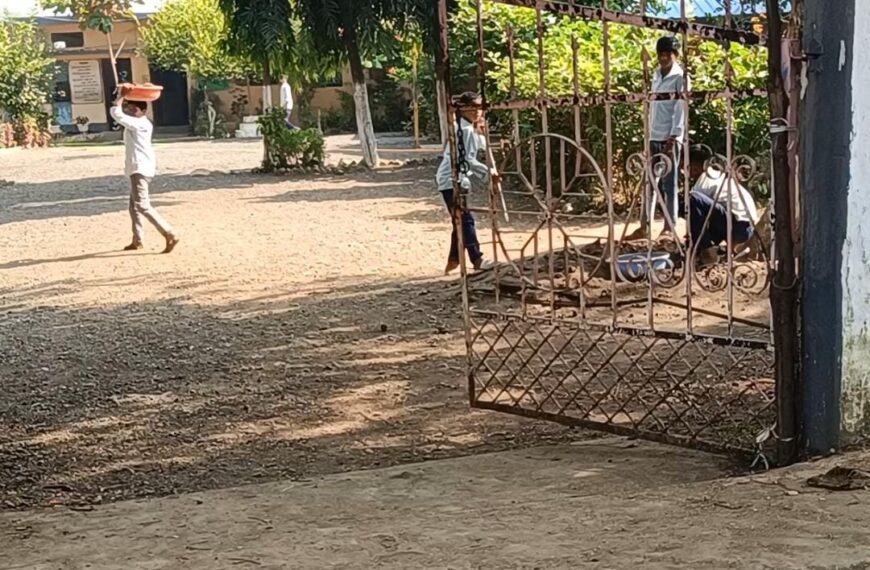 विद्या के मंदिर में बच्चों से कराई जा&hellip;